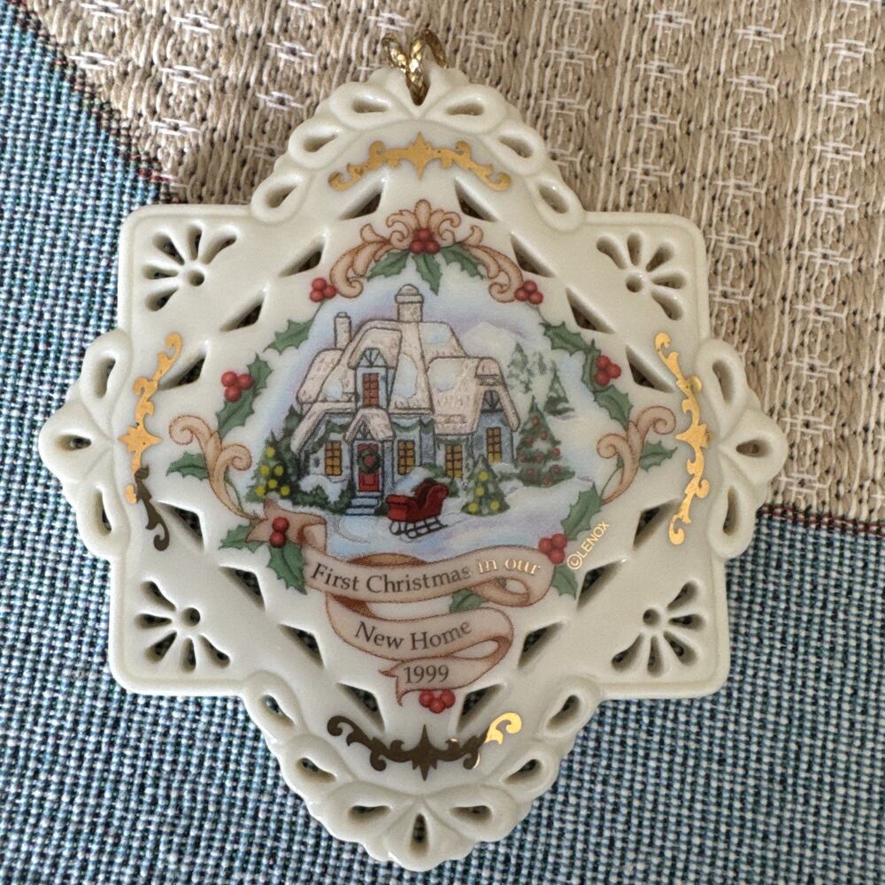 Lenox 3.5" FIRST CHRISTMAS IN OUR NEW HOME 1999 Ornament